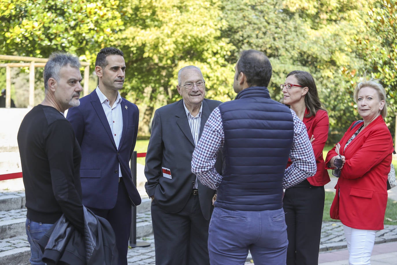 Quini, eterno en El Molinón: las imágenes de la inauguración de la escultura en Gijón