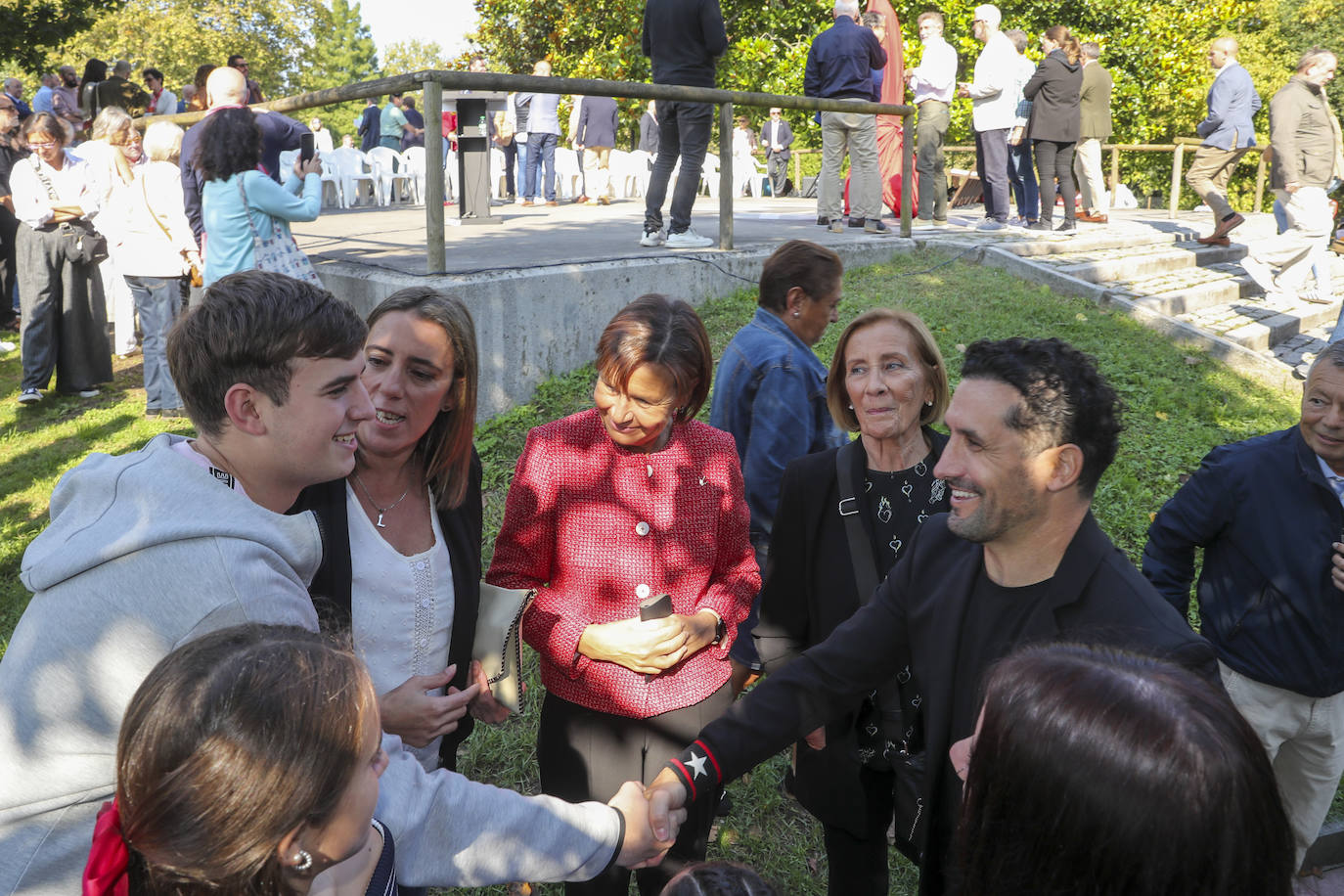 Quini, eterno en El Molinón: las imágenes de la inauguración de la escultura en Gijón