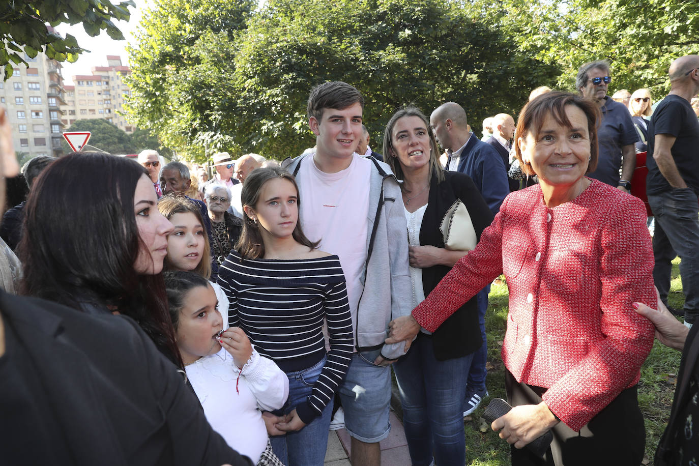 Quini, eterno en El Molinón: las imágenes de la inauguración de la escultura en Gijón