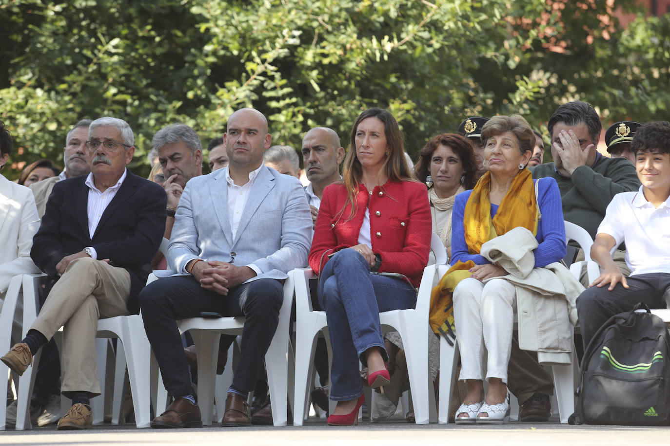 Quini, eterno en El Molinón: las imágenes de la inauguración de la escultura en Gijón