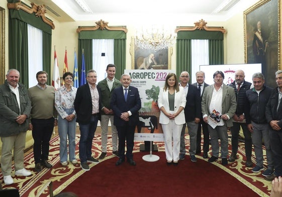 Germán Concheso, Javier Nievas, Noelia Ordieres, Gilberto Villorias, Jorge González-Palacios, José Ramón Fiaño, Begoña López, José Emilio García, Álvaro Alonso Ordás, Arturo González, Guzmán Pendás, José Ramón Tuero y Mario Cueto Felgueroso, en la presentación de la 38 edición de Agropec.