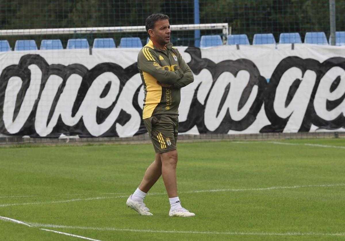 El entrenador del Oviedo, Javi Calleja.