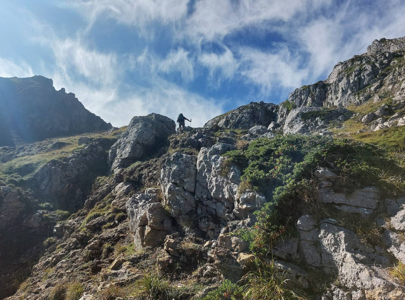 Canal de piedra para ascender a las Morteras