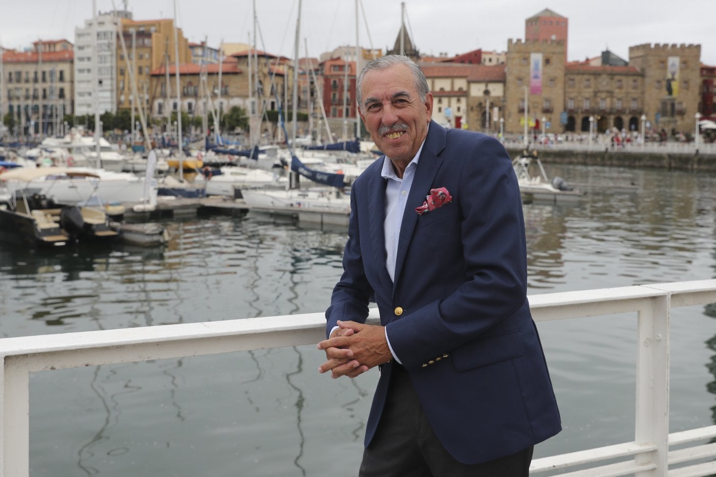 En Gijón. Eduardo Sánchez Morrondo, este verano, disfrutando de unos días de descanso en su tierra natal.