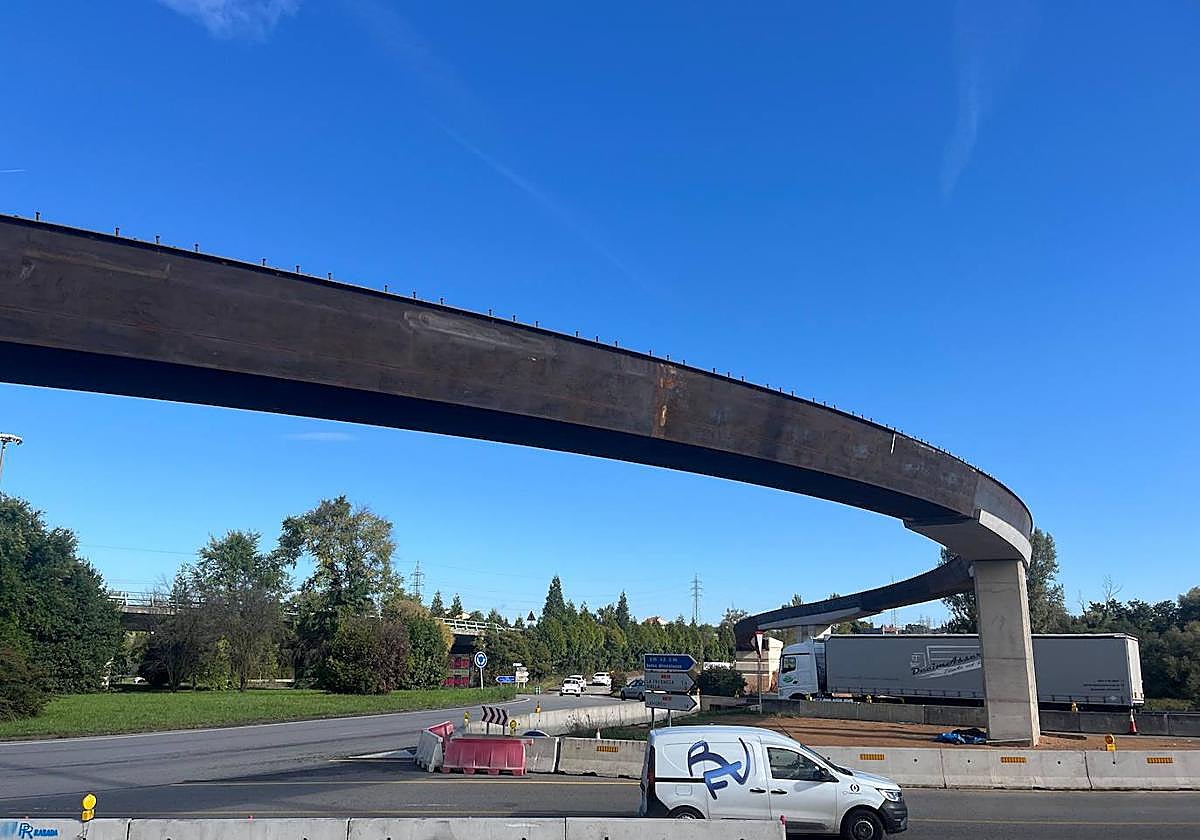 Avanza la senda que unirá Lugones y La Fresneda: la gran pasarela ya está lista