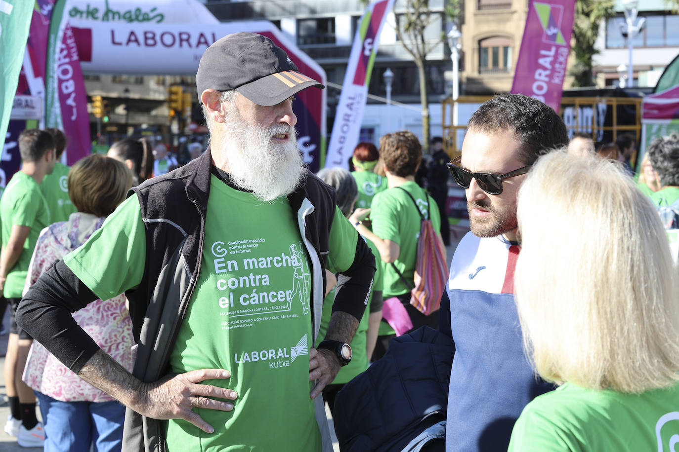 Una marea verde marcha contra el cáncer en Gijón