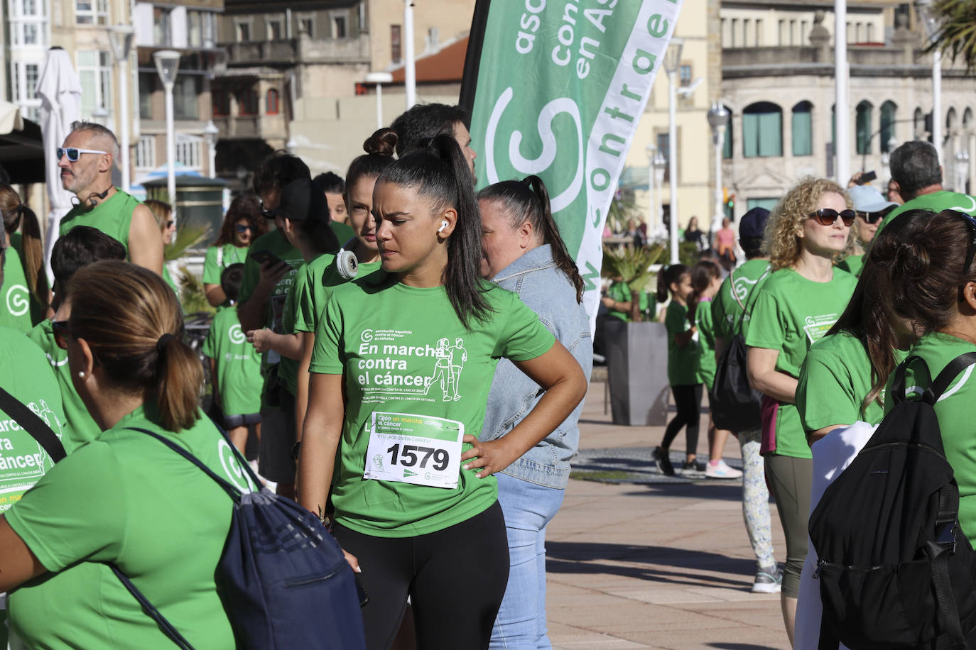 Una marea verde marcha contra el cáncer en Gijón