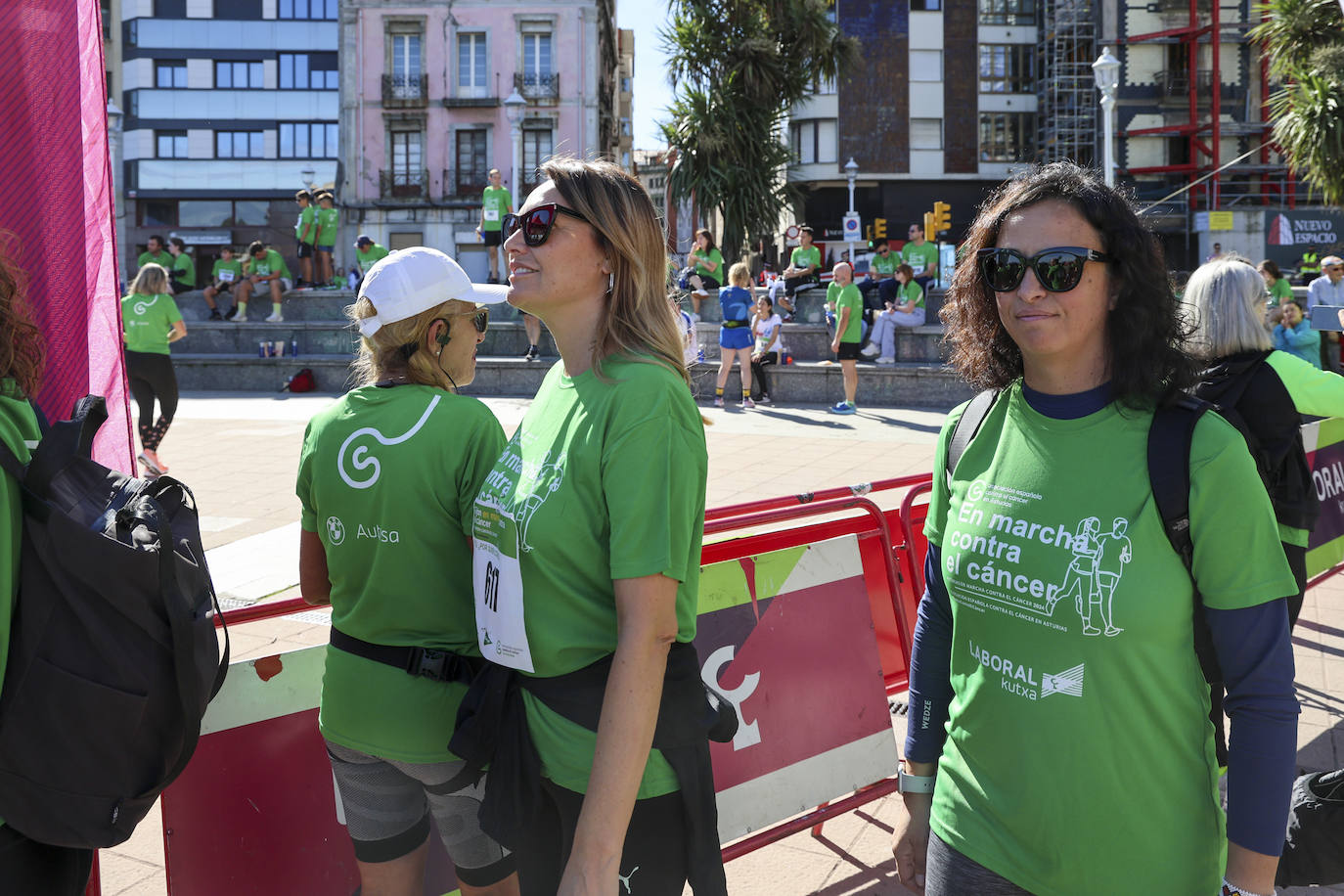 Una marea verde marcha contra el cáncer en Gijón