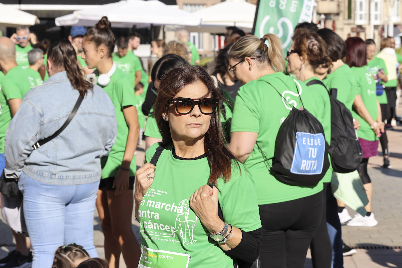 Una marea verde marcha contra el cáncer en Gijón