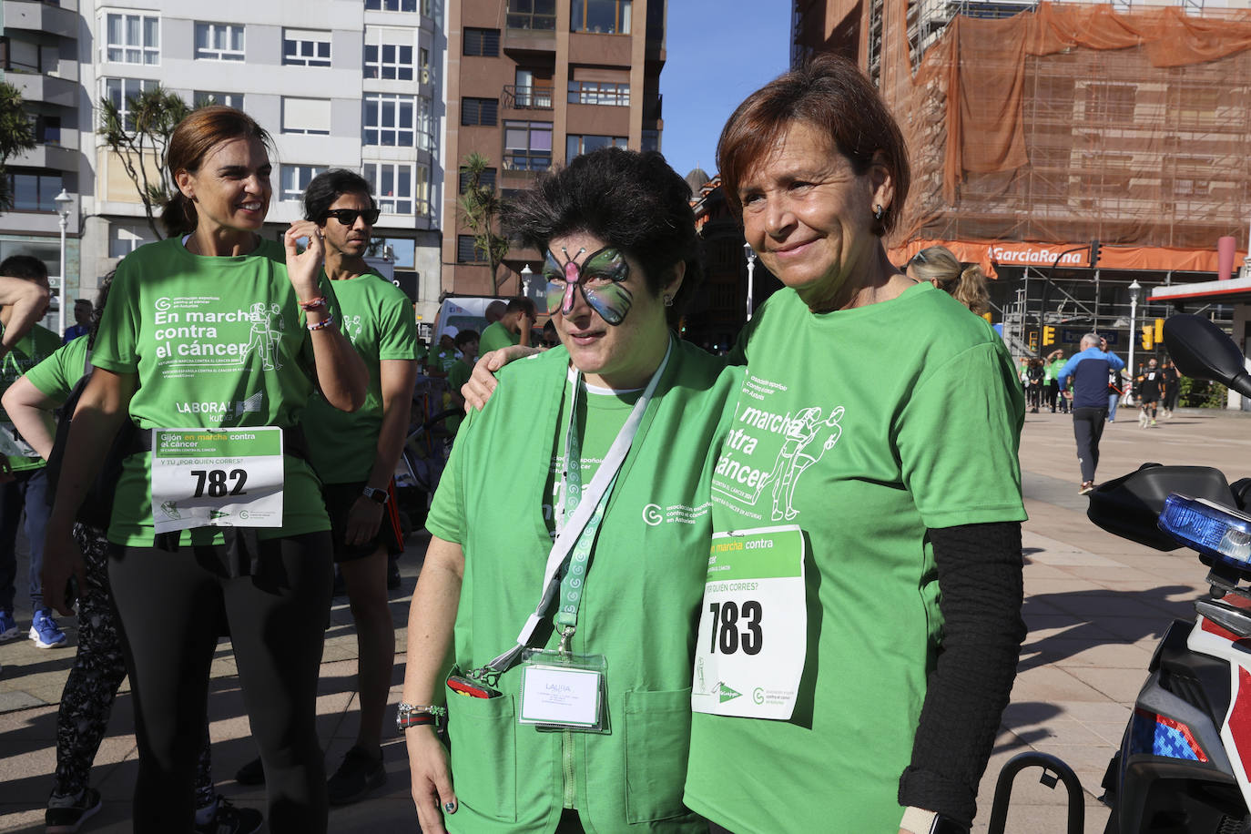 Una marea verde marcha contra el cáncer en Gijón