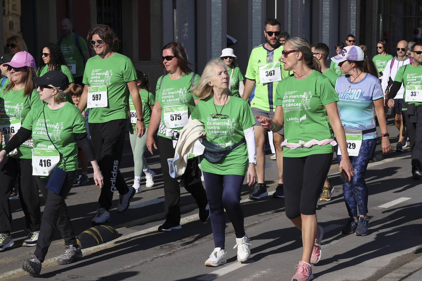 Una marea verde marcha contra el cáncer en Gijón