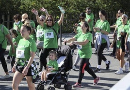 Una marea verde marcha contra el cáncer en Gijón