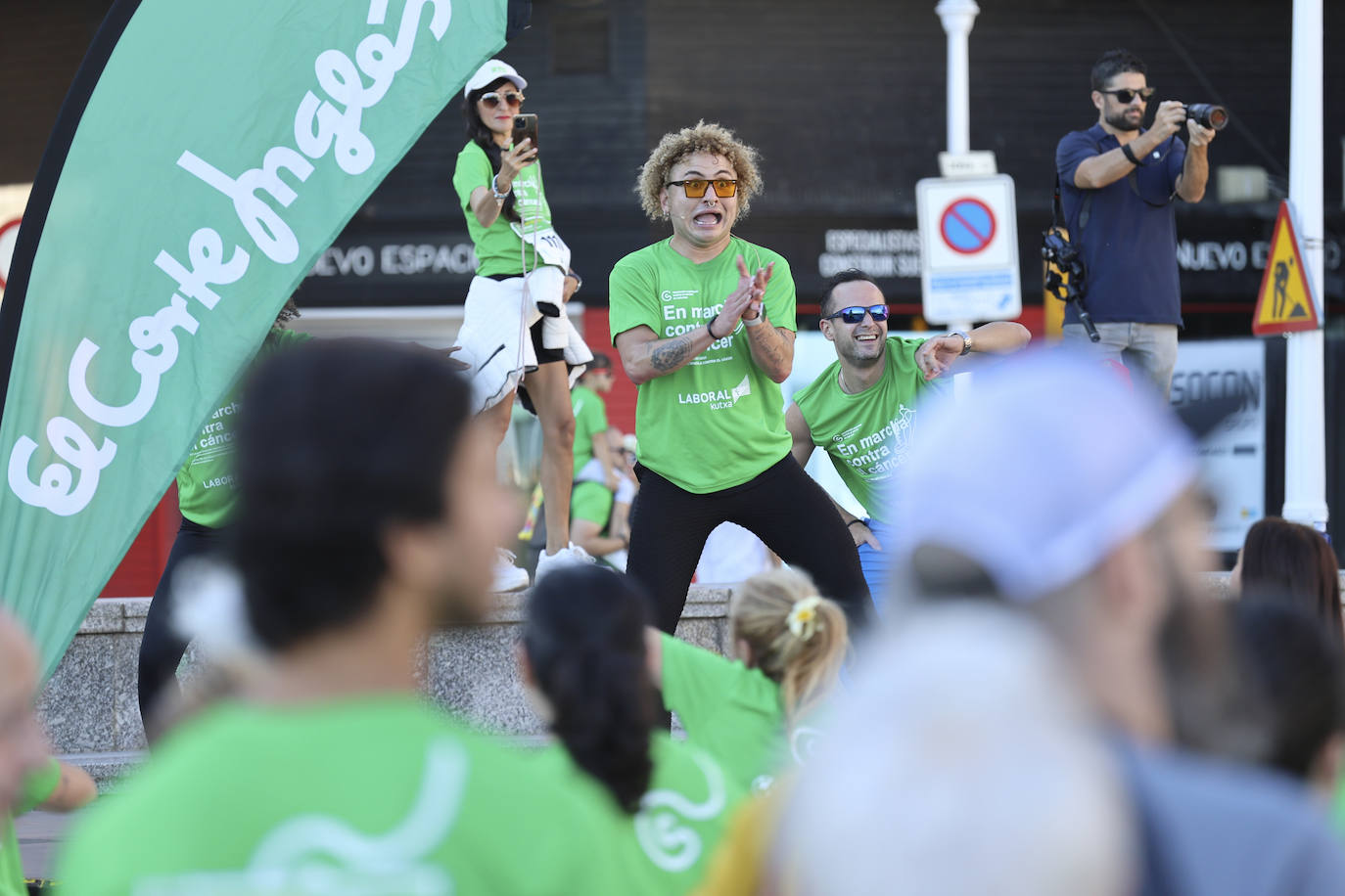 Una marea verde marcha contra el cáncer en Gijón