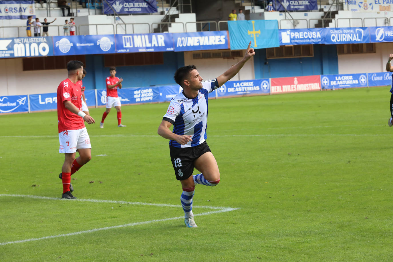 Las mejores imágenes del Real Avilés - Laredo