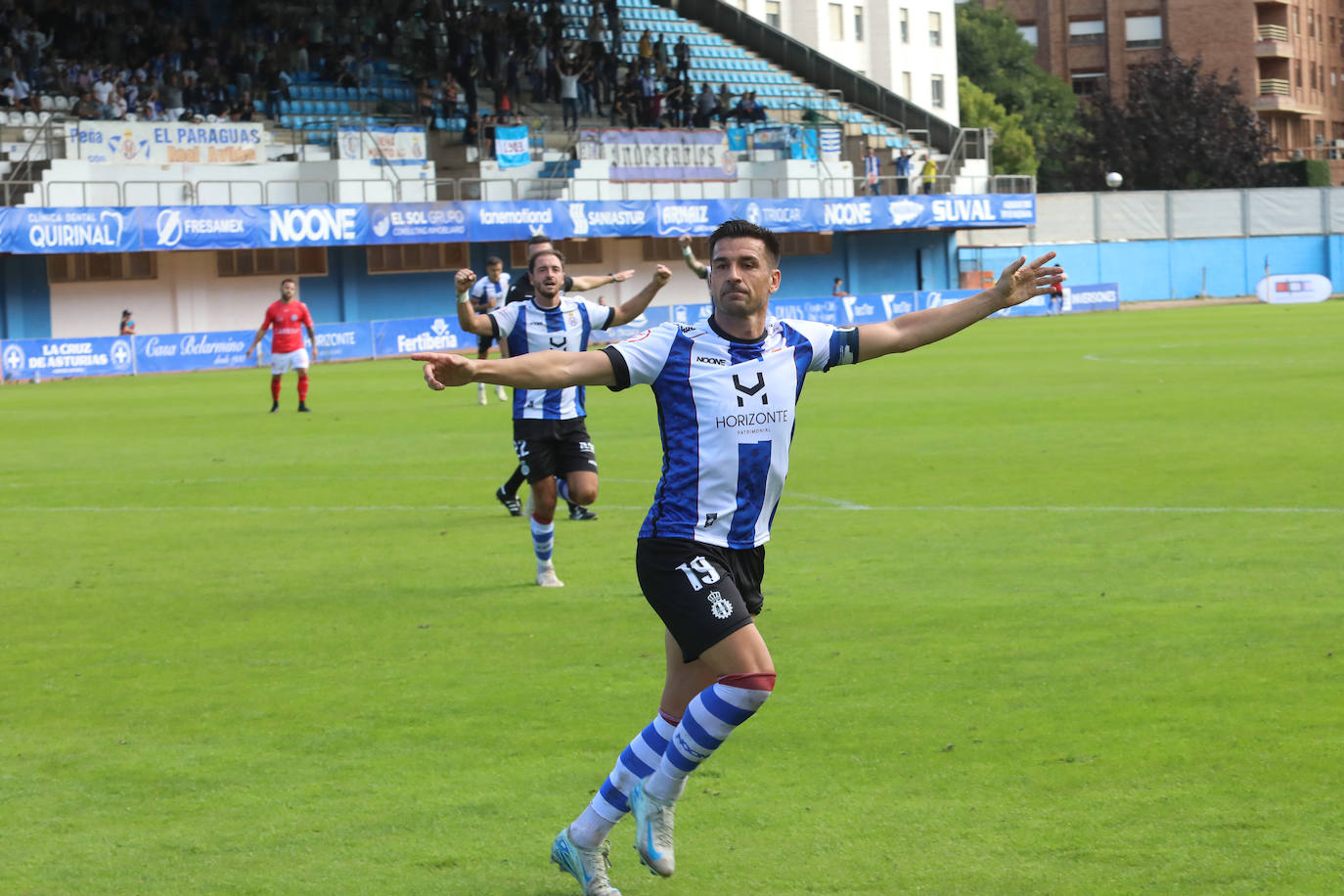 Las mejores imágenes del Real Avilés - Laredo