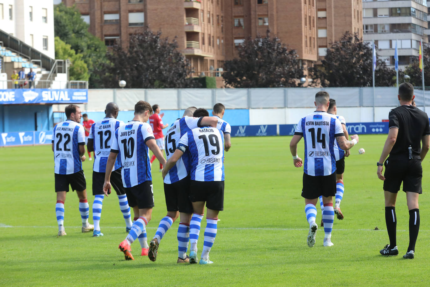 Las mejores imágenes del Real Avilés - Laredo