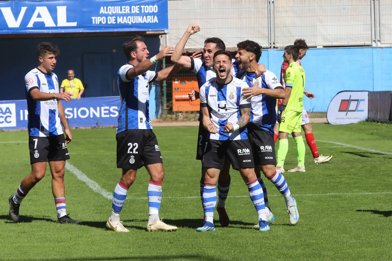 Las mejores imágenes del Real Avilés - Laredo