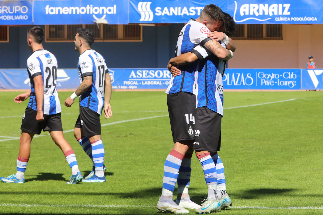 Las mejores imágenes del Real Avilés - Laredo