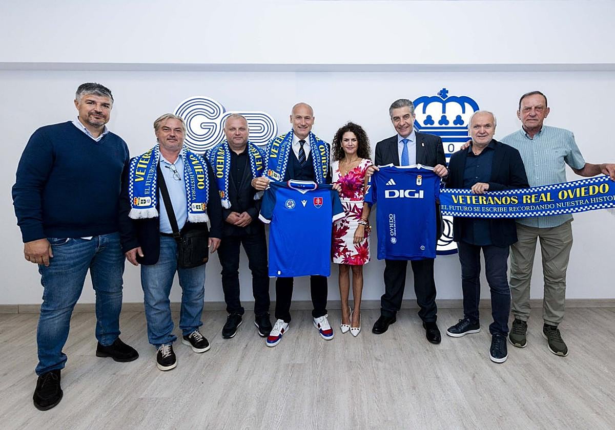 Rado Horecny, César Martín, Dusan Borbely, Tomas Medved, Aurelia Caraba, Martin Peláez, Jose Korbel y Vicente González-Villamil, el pasado domingo en el Carlos Tartiere.