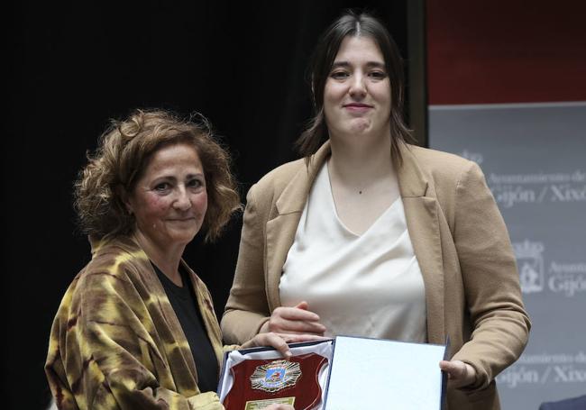 Esther Sevillano. Veterinaria de los perros Policía