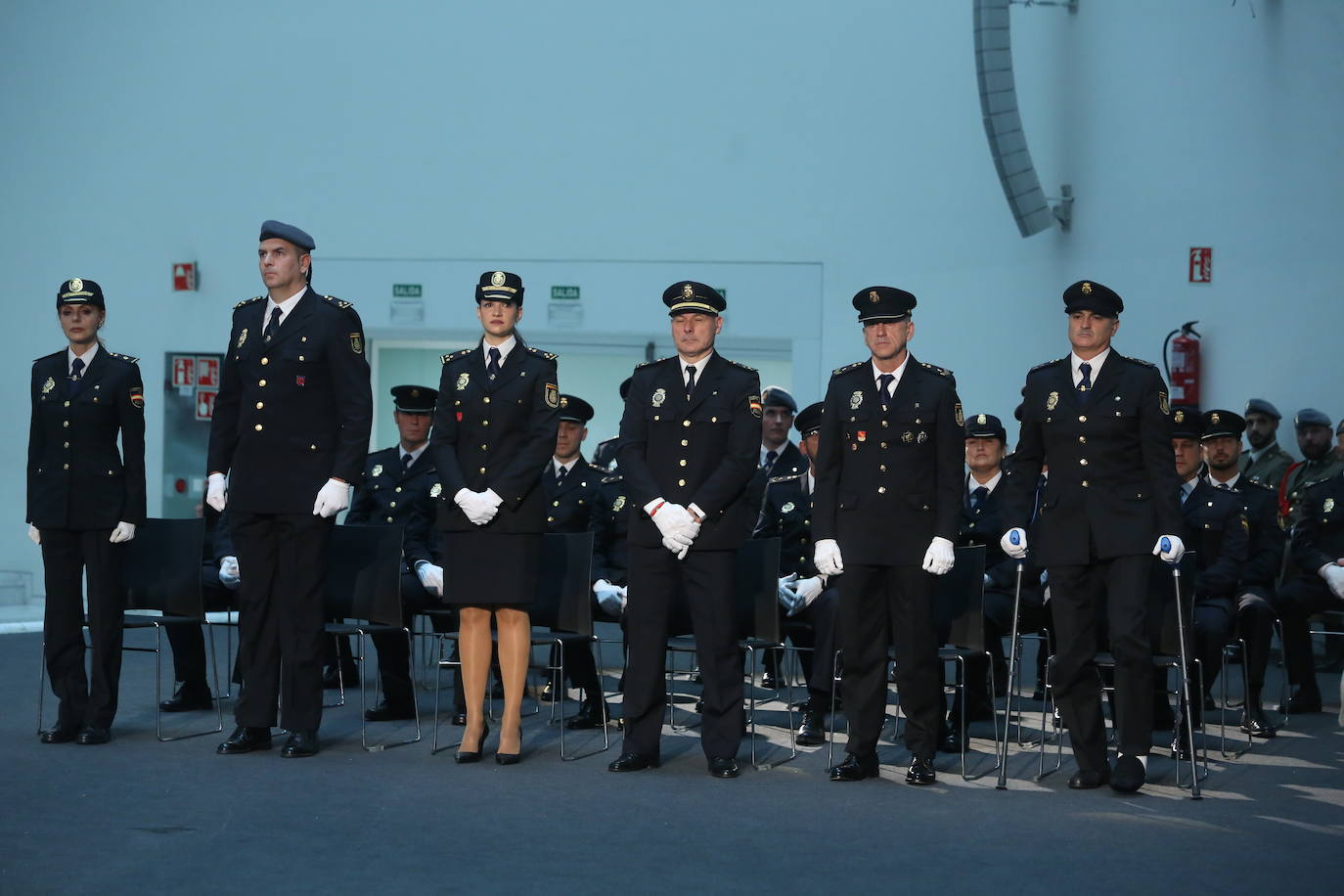 Honores en Oviedo en la celebración de la Policía Nacional por los Ángeles Custodios