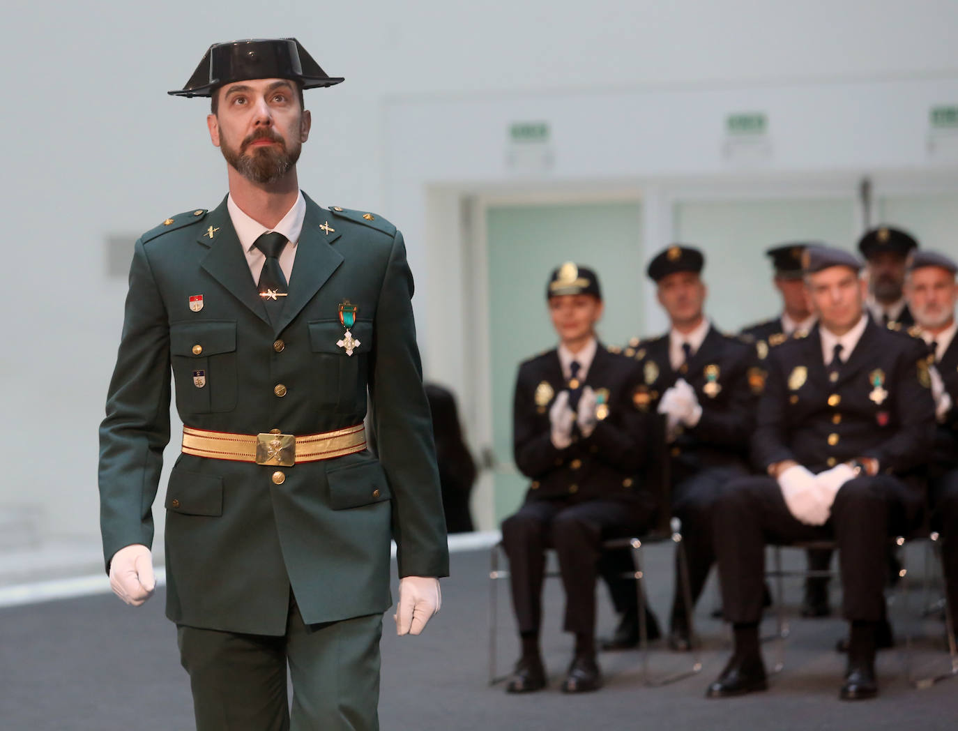 Honores en Oviedo en la celebración de la Policía Nacional por los Ángeles Custodios