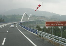 Cortes de tráfico en la A-8 por trabajos de inspección en el viaducto de Navia