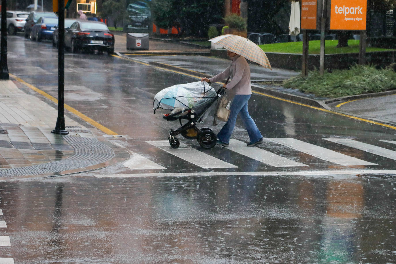 La lluvia viene para quedarse en Asturias: las imágenes del tiempo