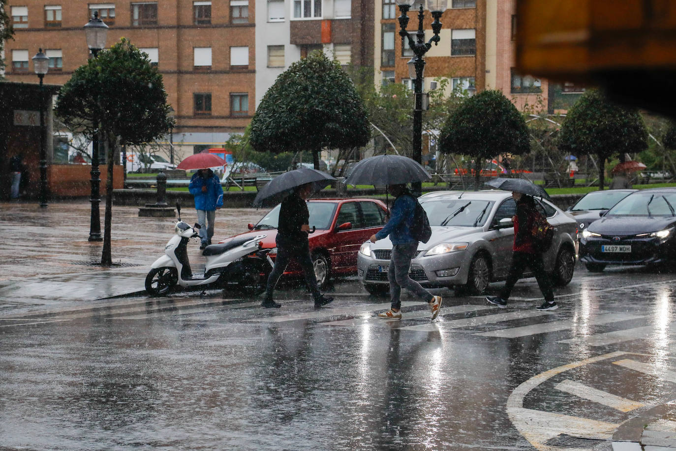 La lluvia viene para quedarse en Asturias: las imágenes del tiempo