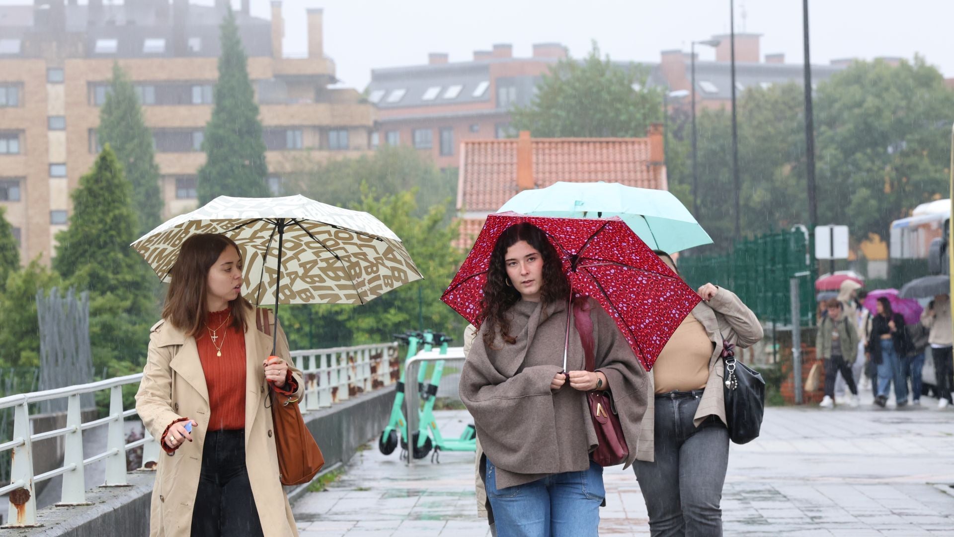 La lluvia viene para quedarse en Asturias: las imágenes del tiempo