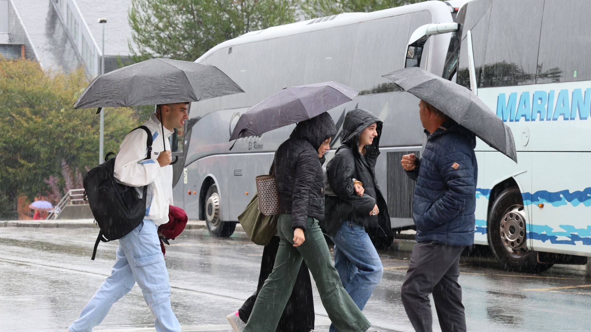 La lluvia viene para quedarse en Asturias: las imágenes del tiempo