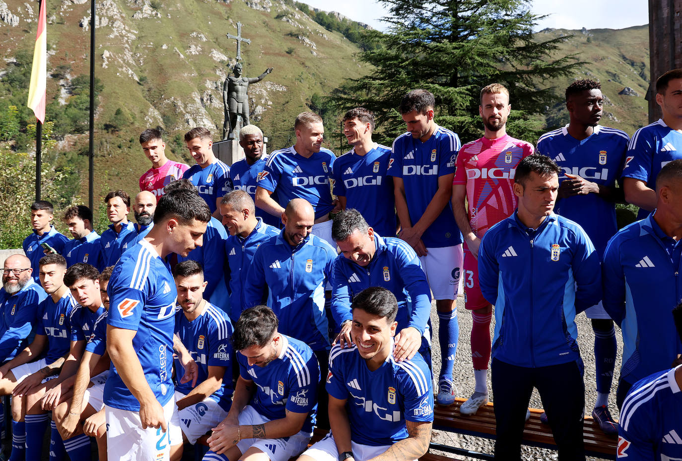 La Santina bendice al Real Oviedo, en imágenes