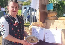 Ana Medina con una de las tartas arrieras.