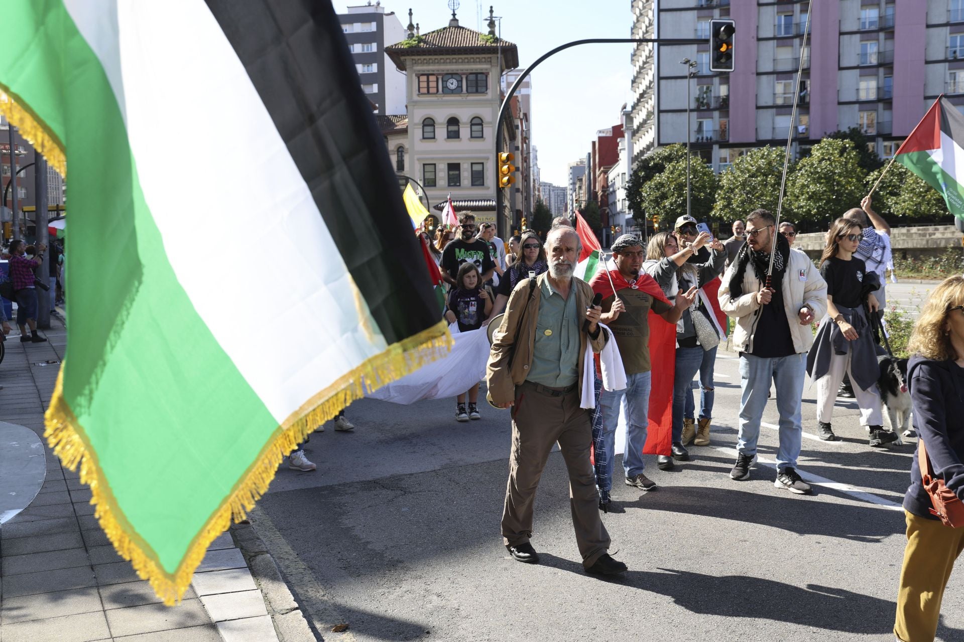 Más de un millar de personas se manifiesta en Gijón en apoyo a Palestina