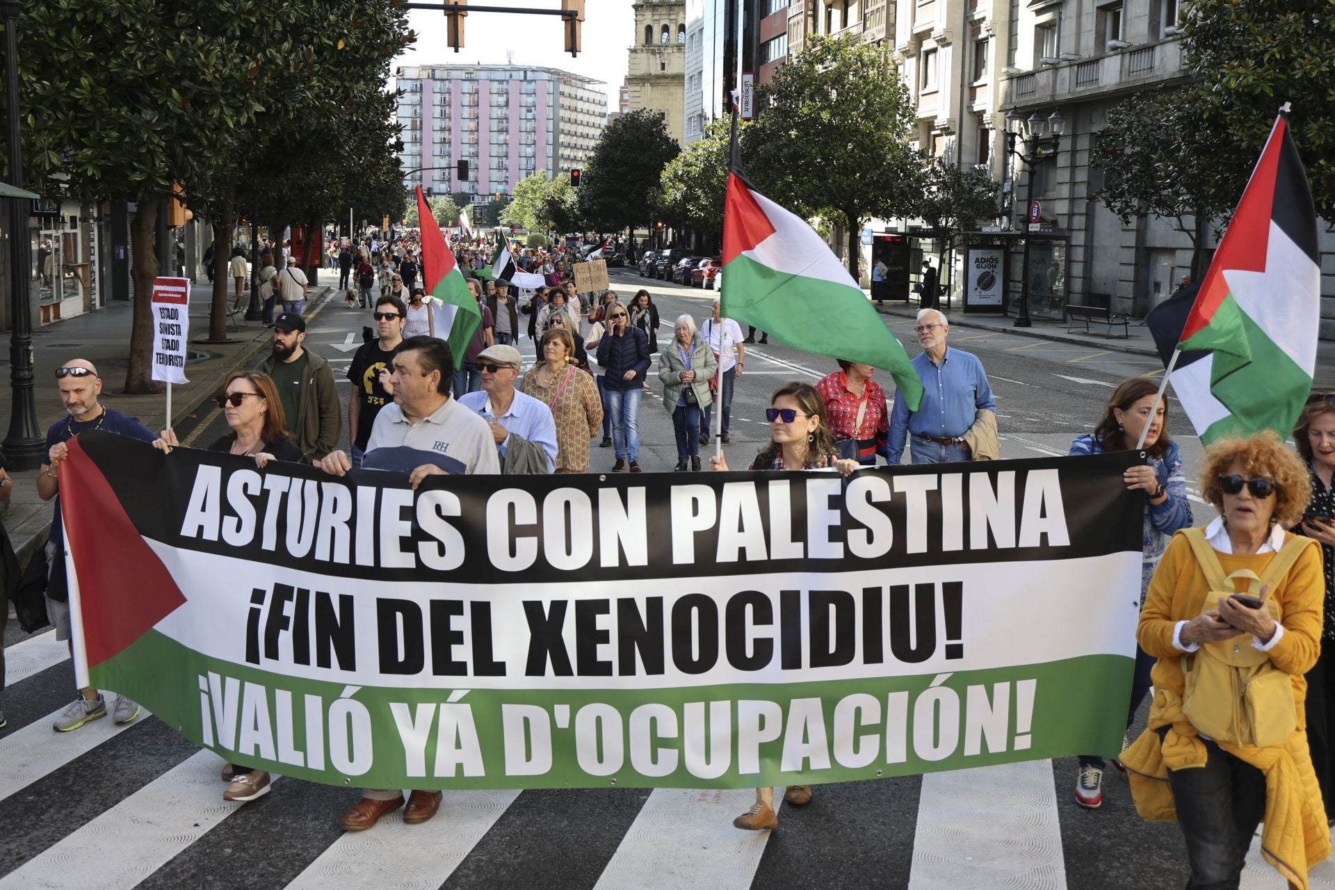 Más de un millar de personas se manifiesta en Gijón en apoyo a Palestina