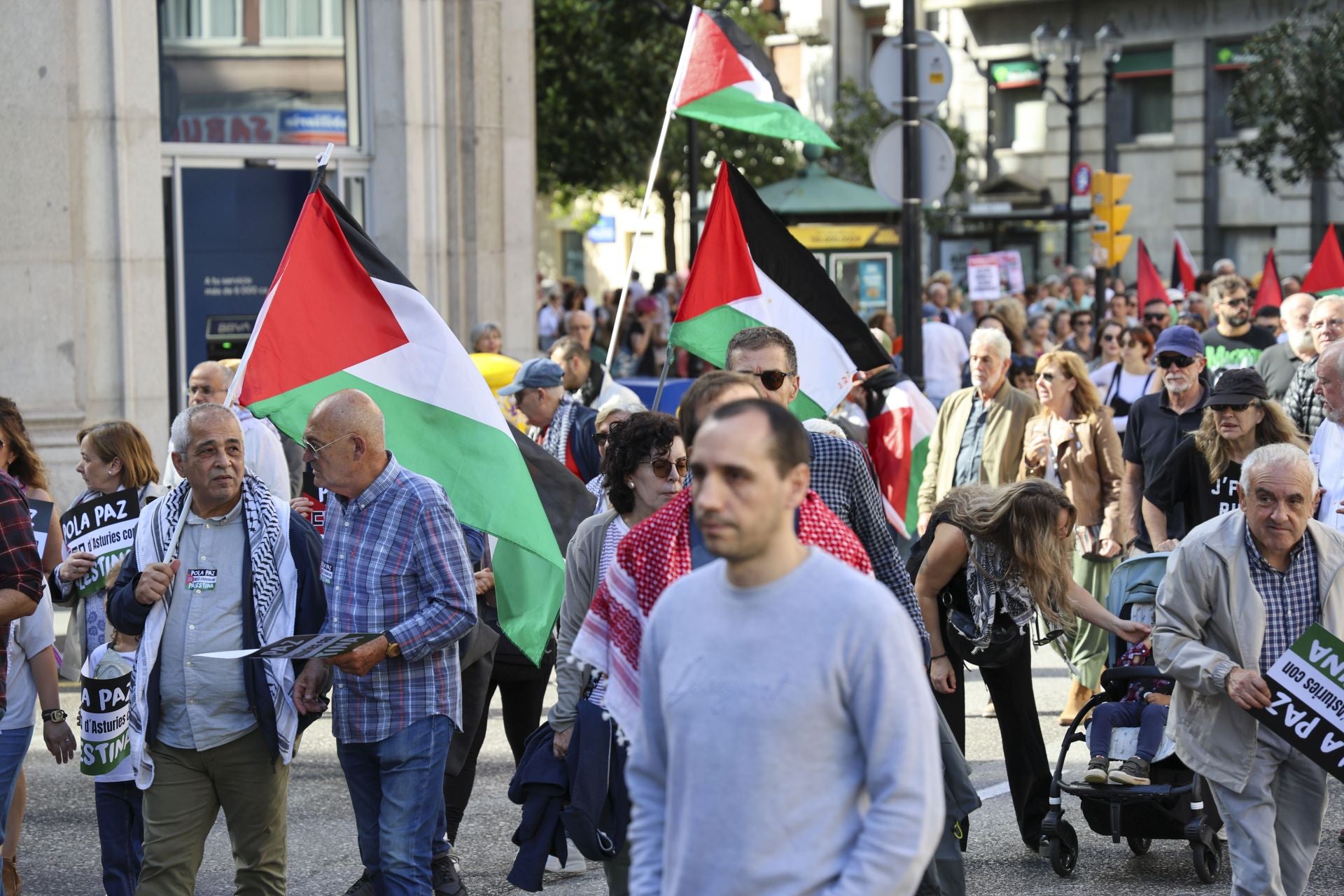 Más de un millar de personas se manifiesta en Gijón en apoyo a Palestina