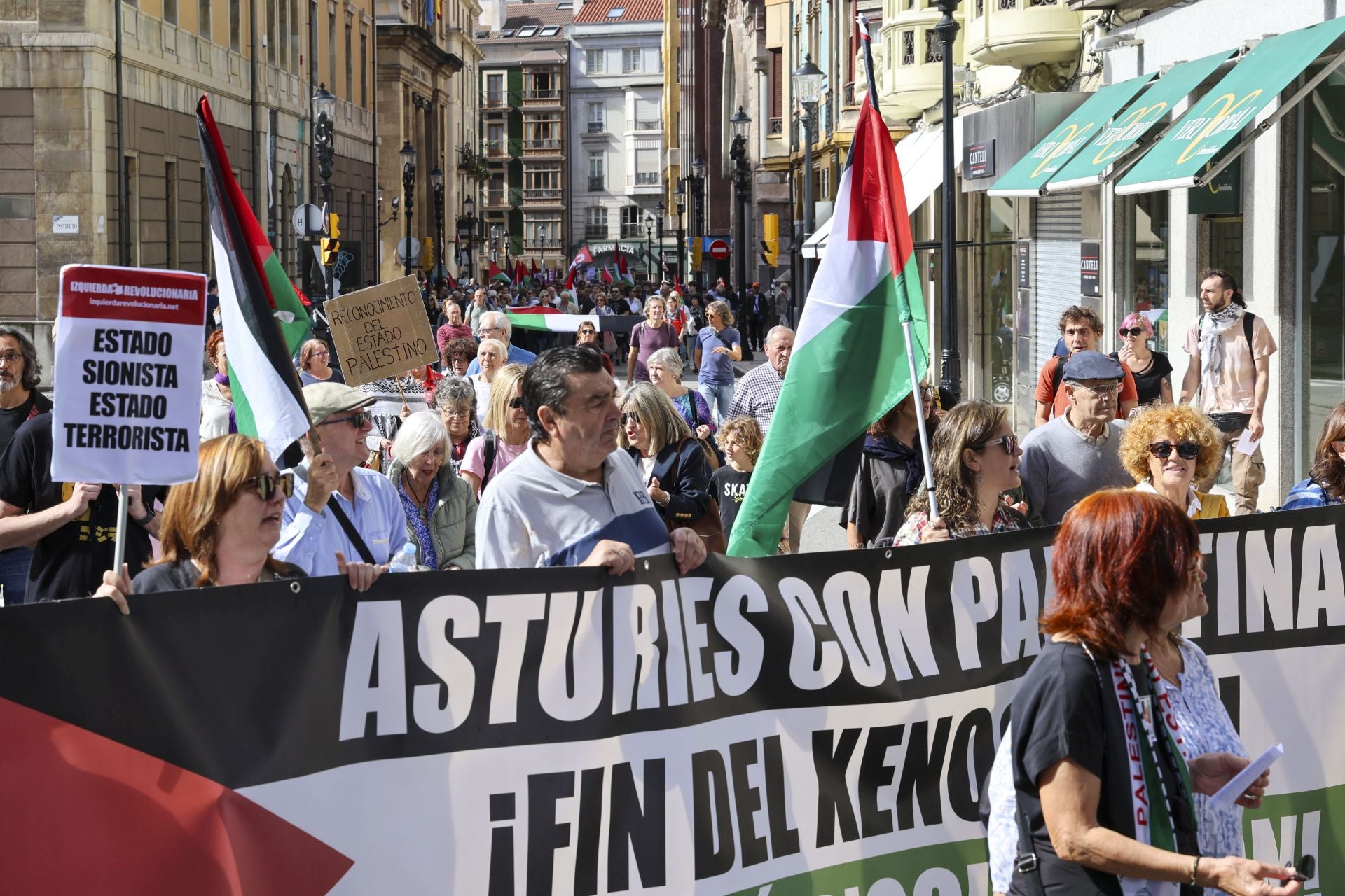 Más de un millar de personas se manifiesta en Gijón en apoyo a Palestina