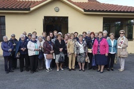 Miembros de la asocaicón Amas de Casa de Nuestra Señora del Rosario, ayer.