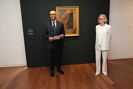 Álvaro Sánchez Rodríguez y Dolores Jiménez-Blanco con un Juan Gris al fondo.