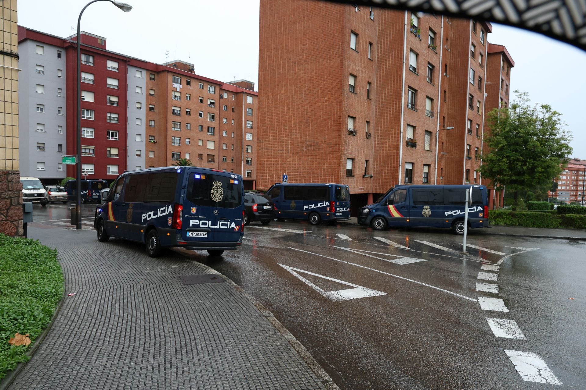 Redada en Avilés: fuerte presencia policial y registros en varios pisos