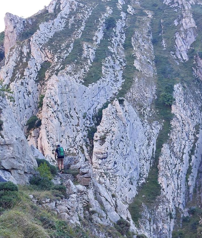 Imagen secundaria 2 - Cresteo por la sierra de los Bígaros/ saliendo de la Foz del Arroxu/ Foz del Arroxu