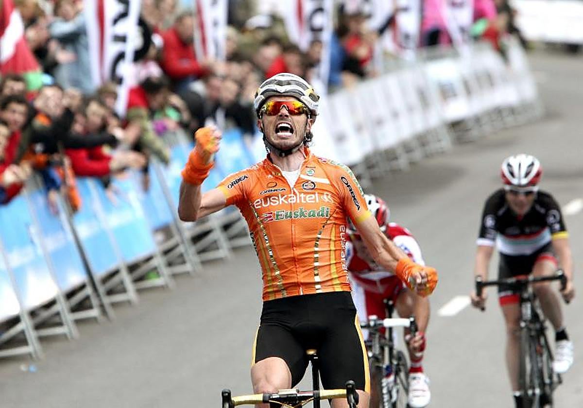 Samuel Sánchez salva su vida en un grave accidente gracias al casco.