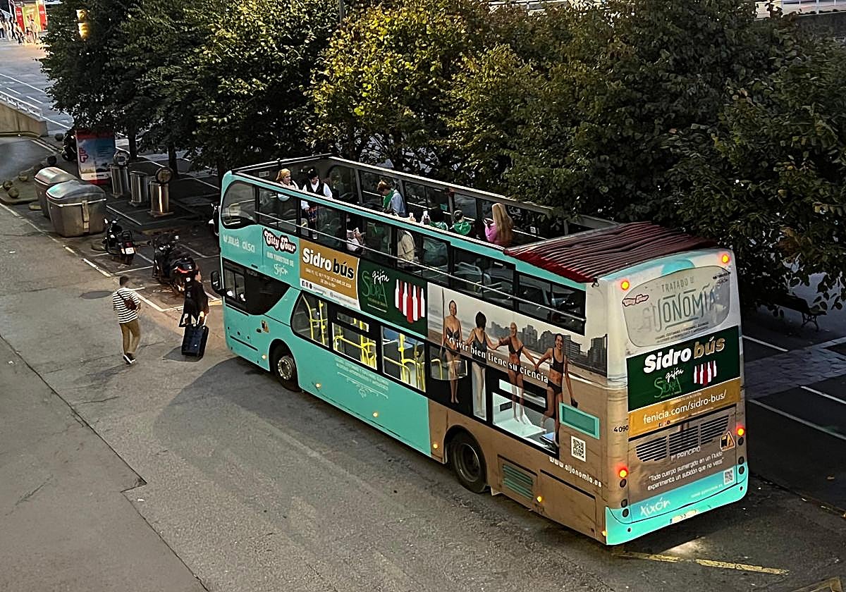Este viernes arrancó la primera salida del autobús que recorrerá todas las sidrerías participantes en la edición de este año.