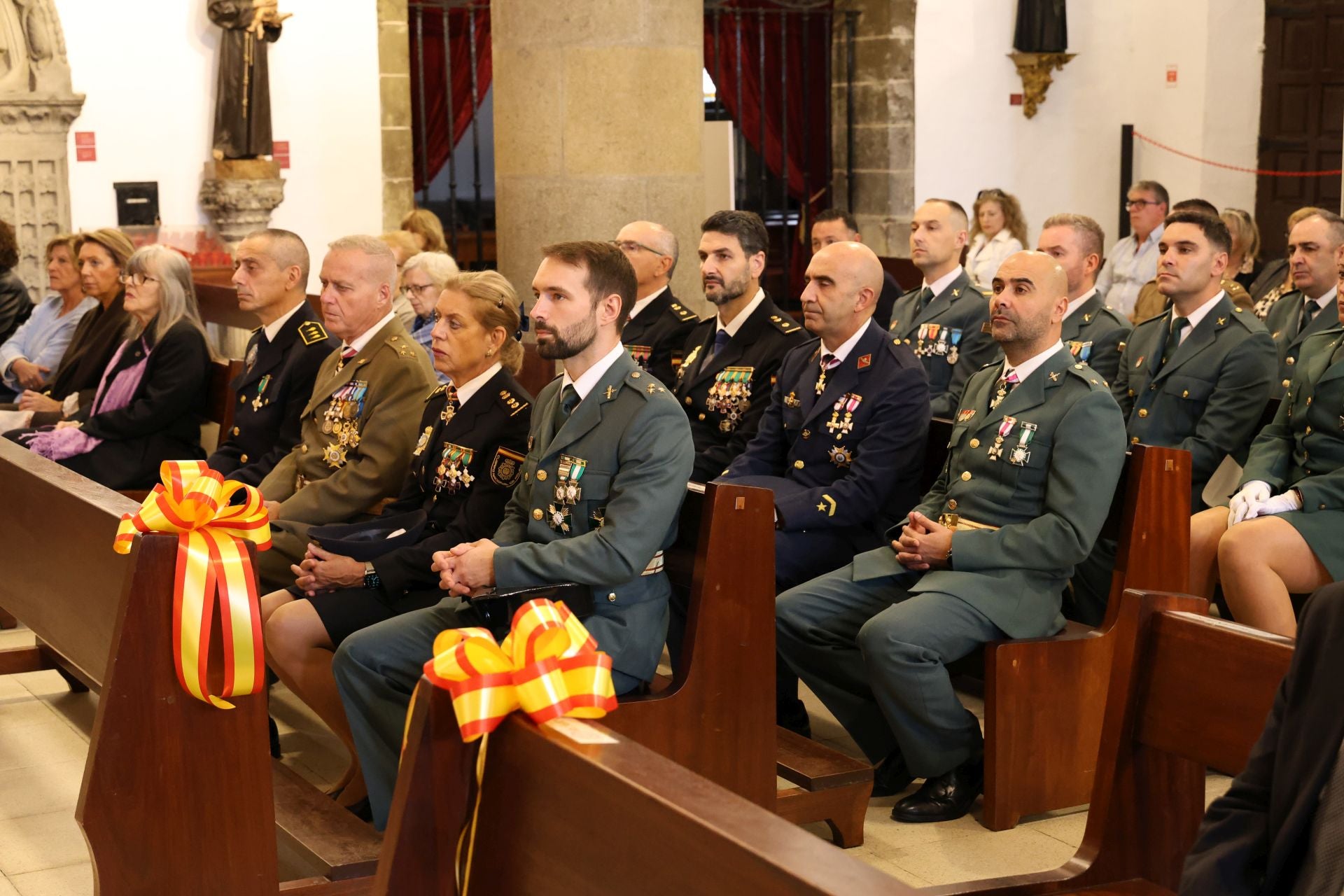 La Guardia Civil celebra el día de su patrona, la Virgen del Pilar, en Avilés