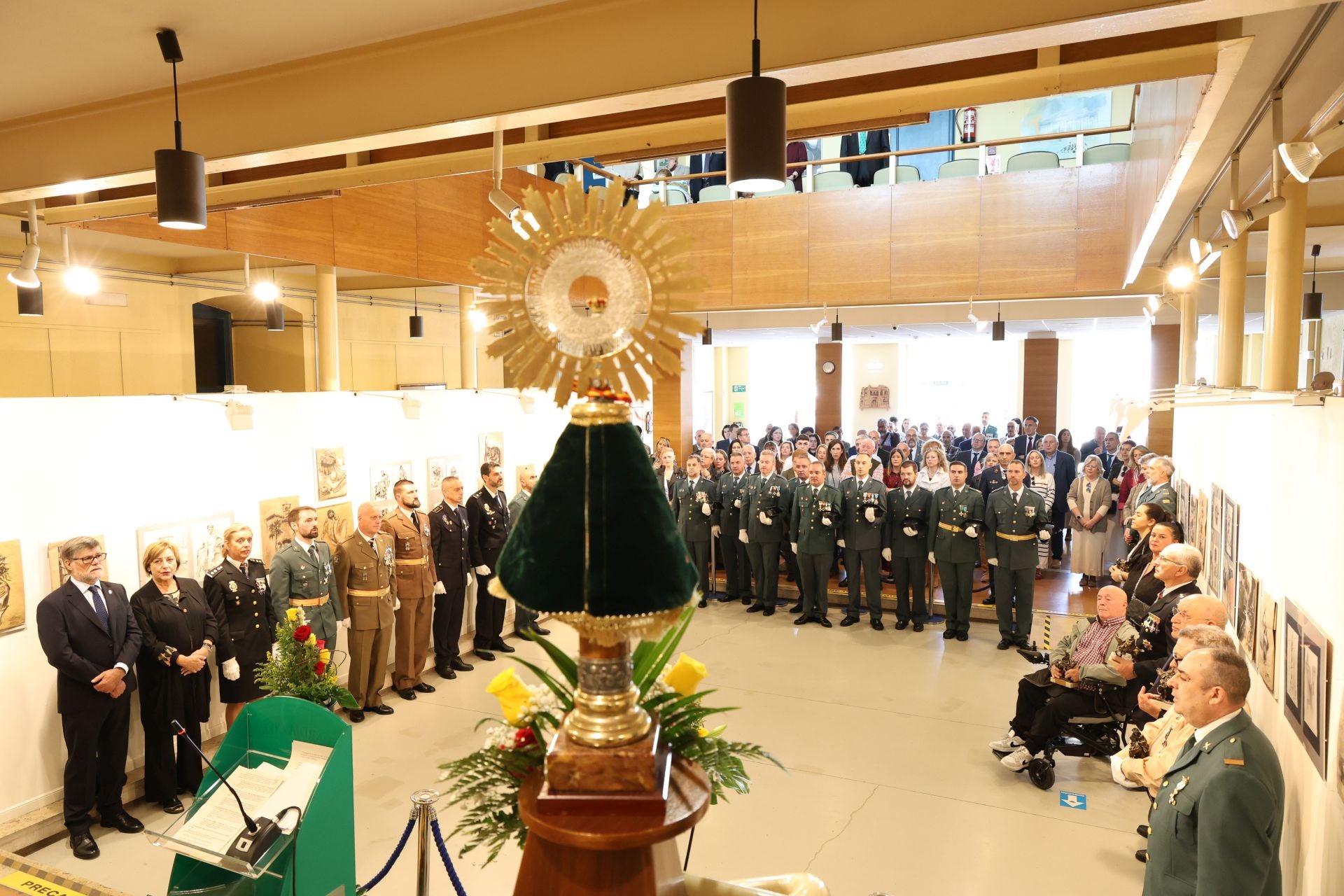 La Guardia Civil celebra el día de su patrona, la Virgen del Pilar, en Avilés