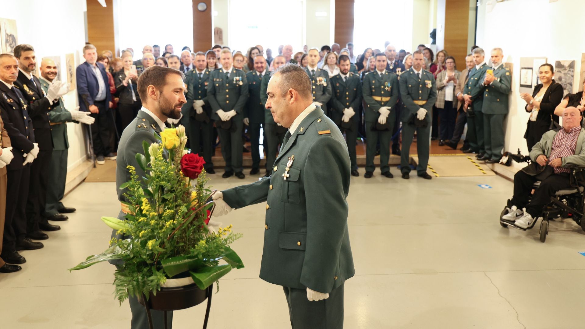 La Guardia Civil celebra el día de su patrona, la Virgen del Pilar, en Avilés