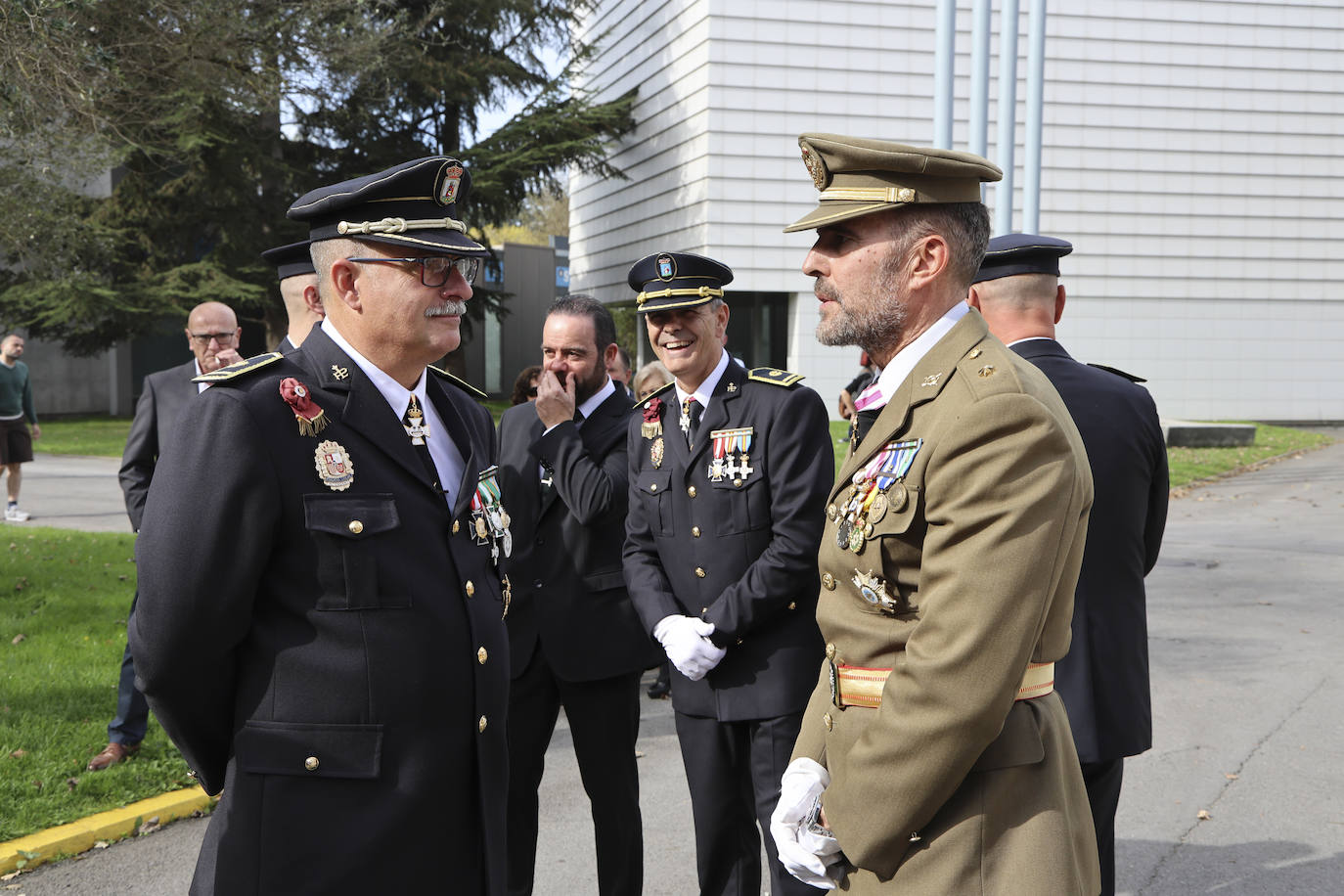 La Guardia Civil celebra el Día del Pilar en Gijón