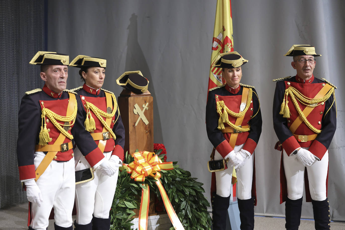 La Guardia Civil celebra el Día del Pilar en Gijón