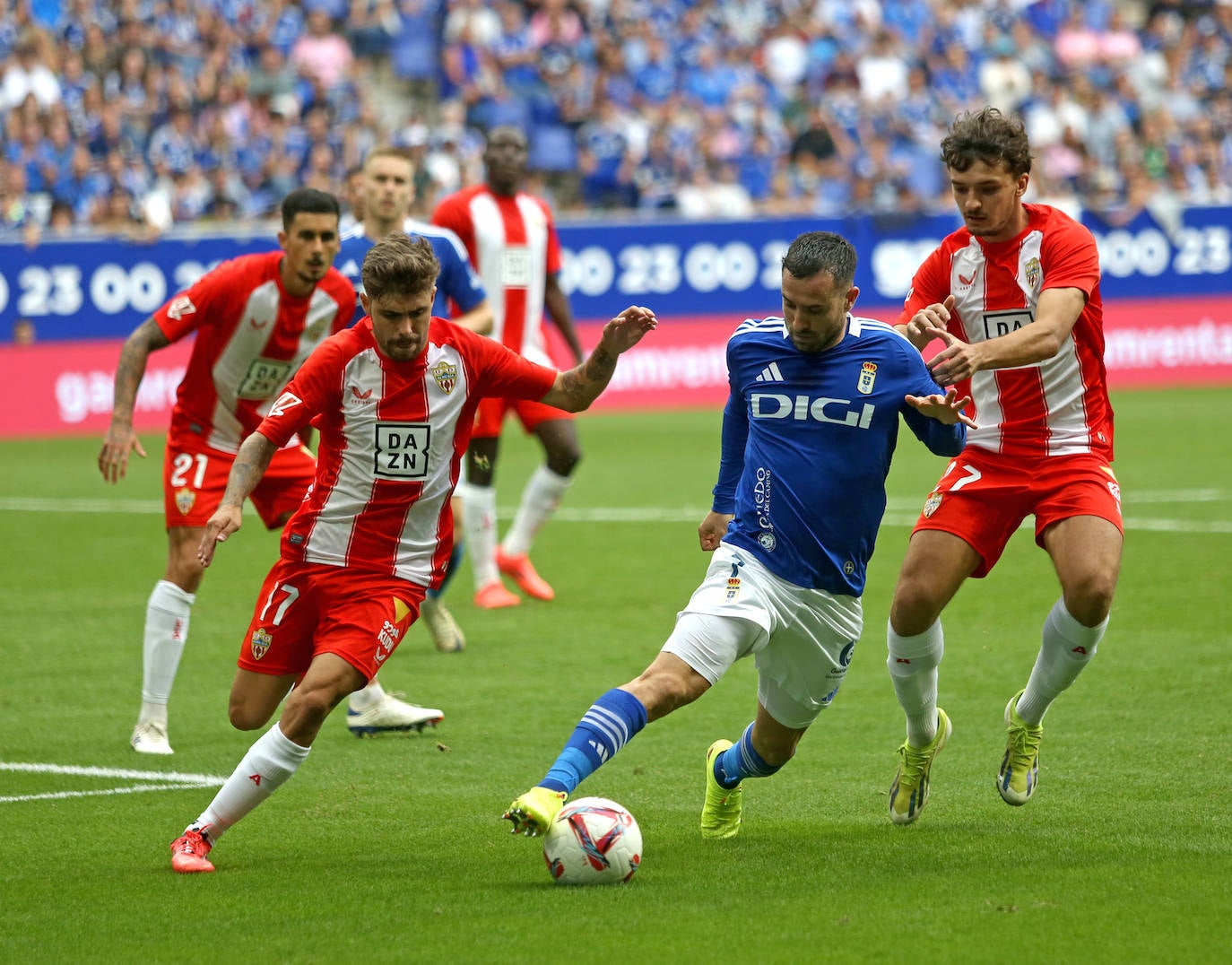 Las mejores imágenes del Real Oviedo contra el Almería (3-2)