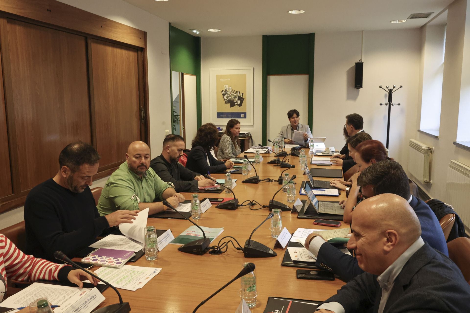 Un momento de la reunión celebrada este miércoles para abordar la siniestralidad laboral en Asturias.